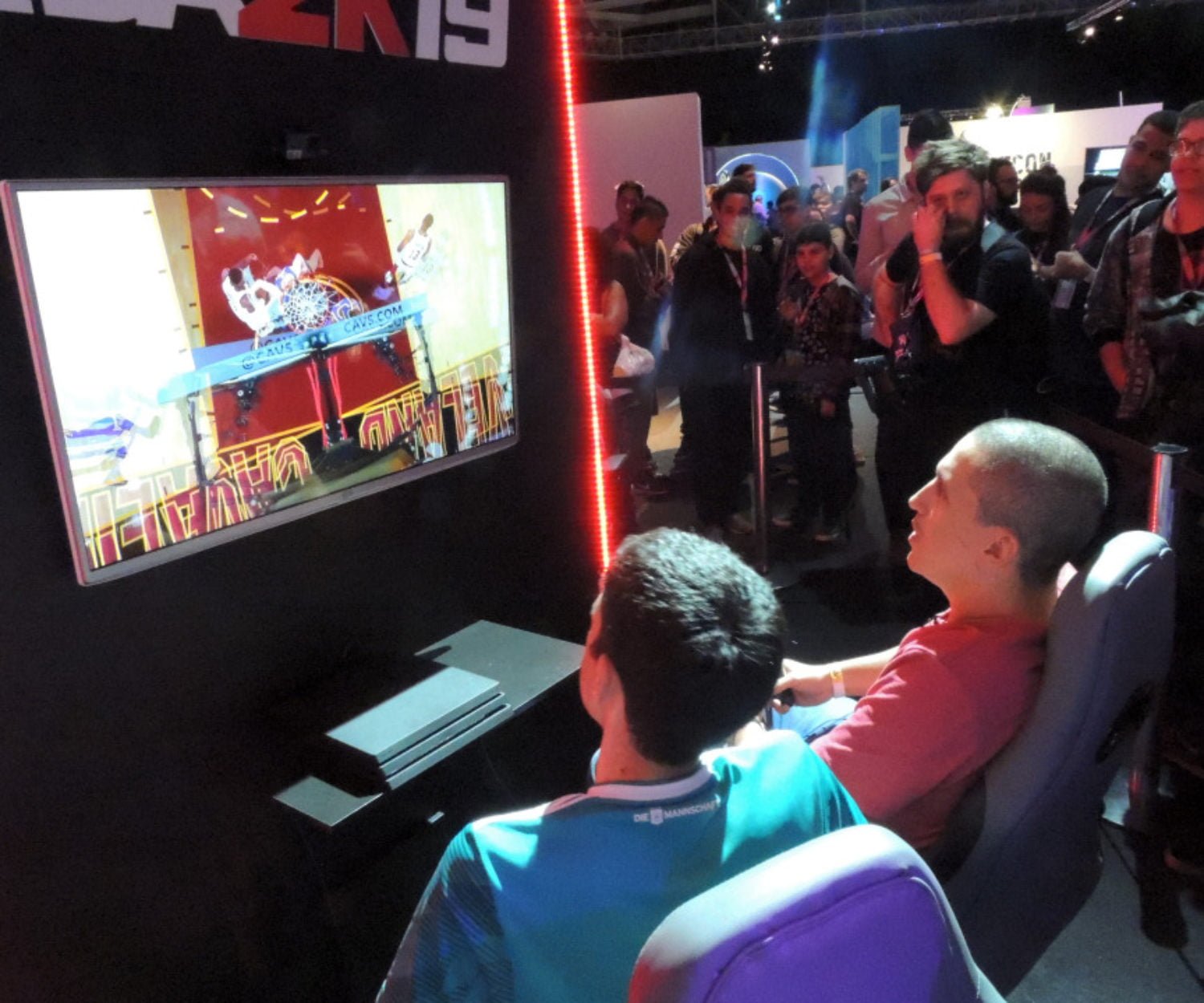 Anderson Gaveta jogando NBA2K na GameXP