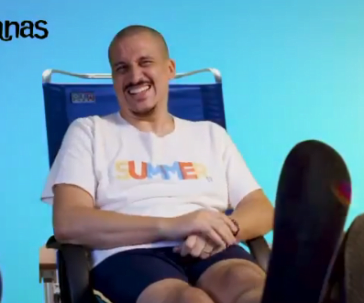 Havaianas cocria conteúdo com Anderson Gaveta para campanha de lançamento do site