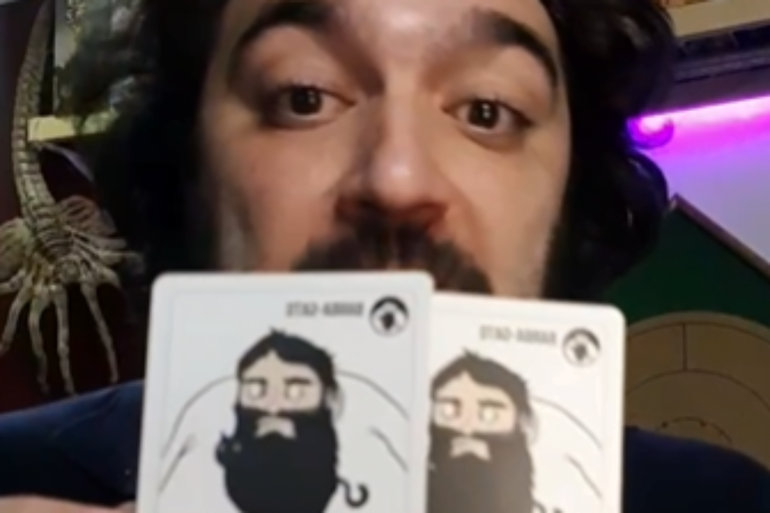 Diogo Braga ensina Exploding Kittens nos stories - Galapagos Jogos - EPIC Digitais