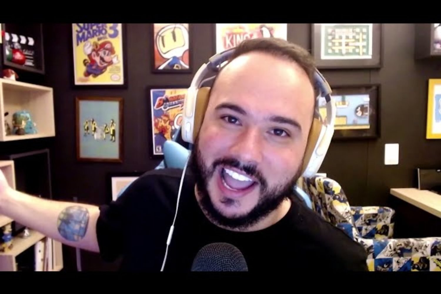 Ed Gama grava para canal Coisa Nossa de Guaraná Antarctica