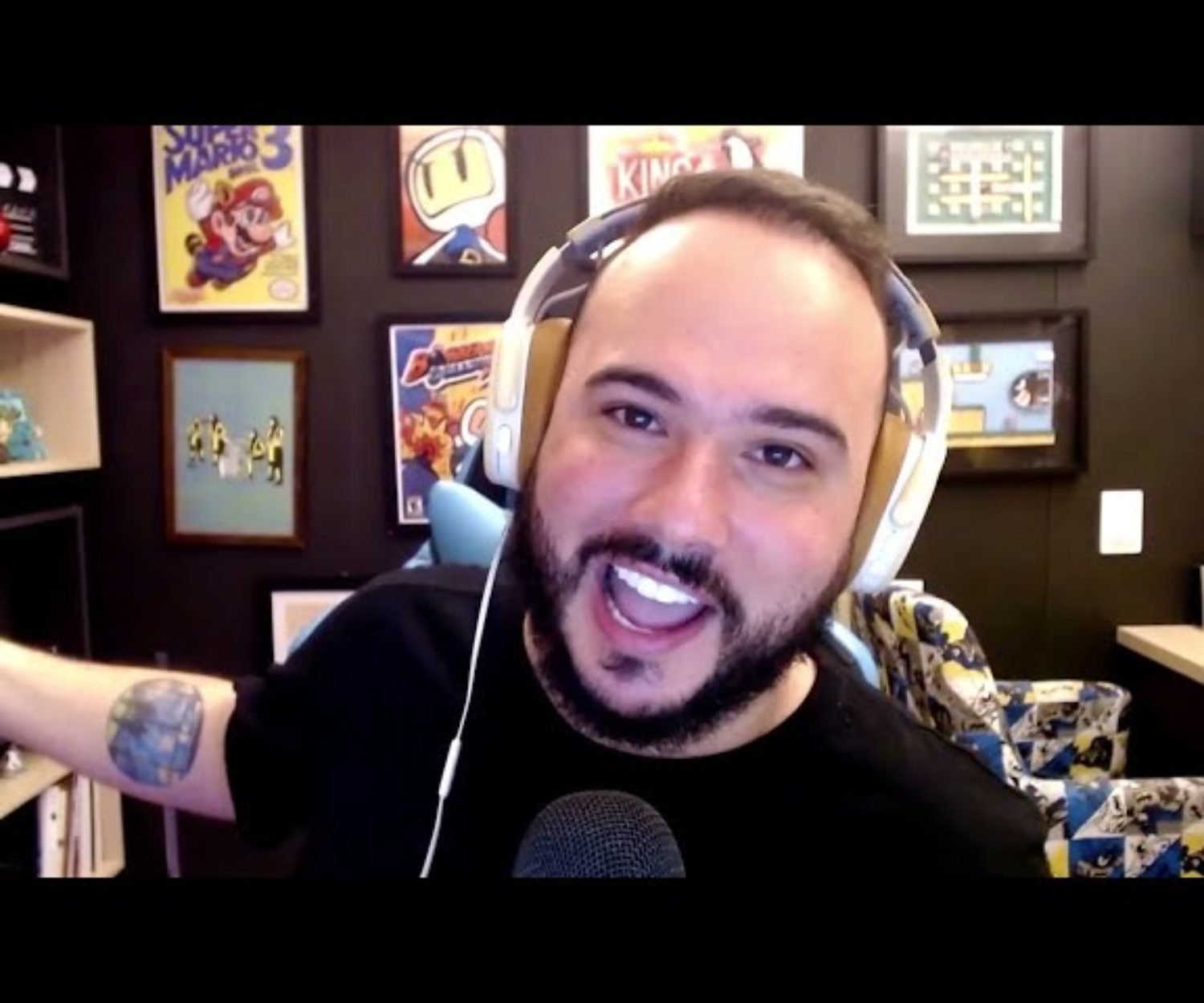 Ed Gama grava para canal Coisa Nossa de Guaraná Antarctica