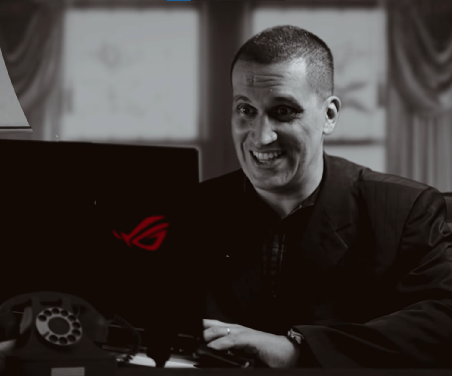 Product Placement Gaveta e Asus | EPIC Digitais