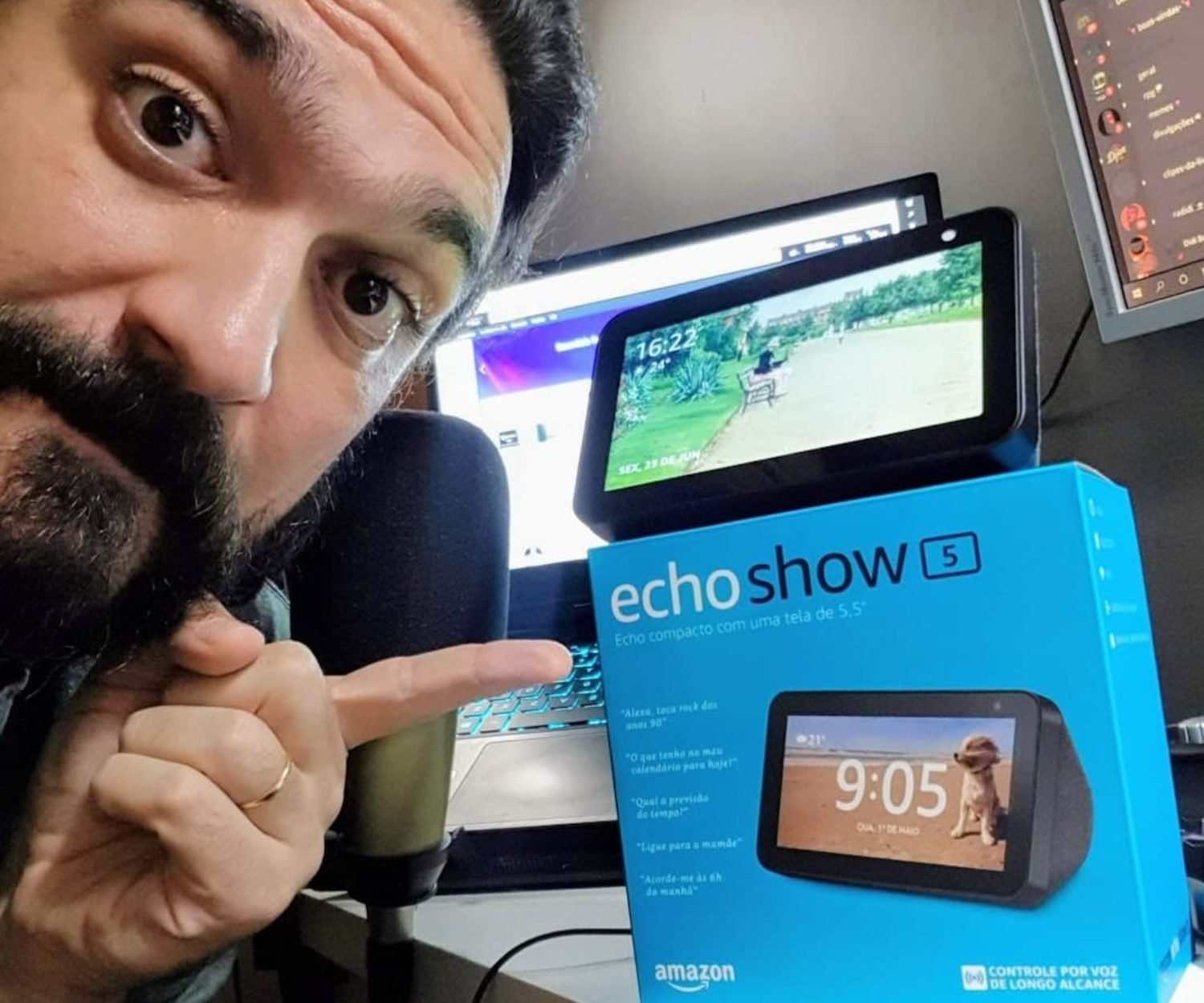 Diogo Braga testa Amazon Alexa Echo Show 5 em publicidade