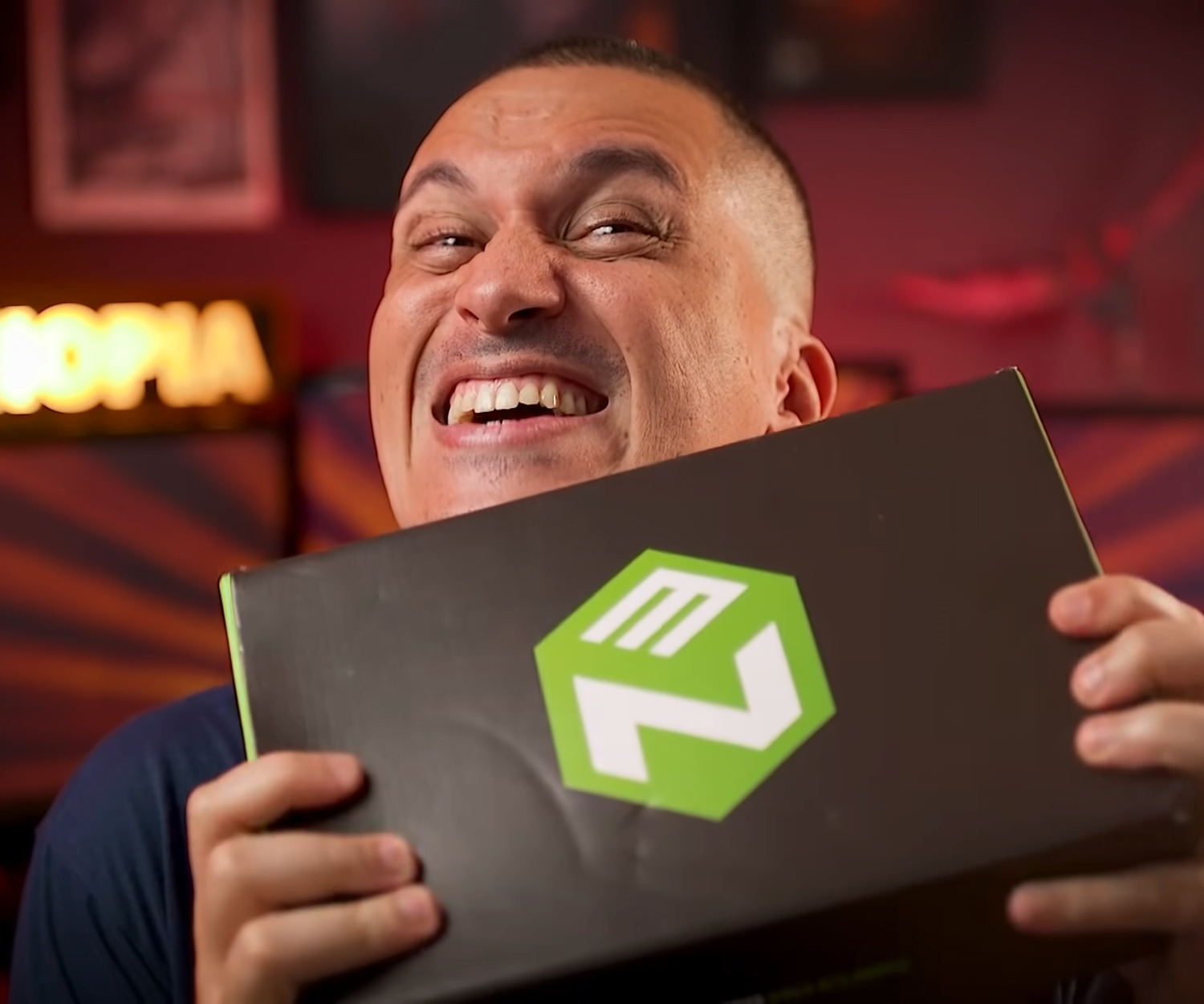 Gaveta faz o unboxing da Nerd ao Cubo do mês de novembro