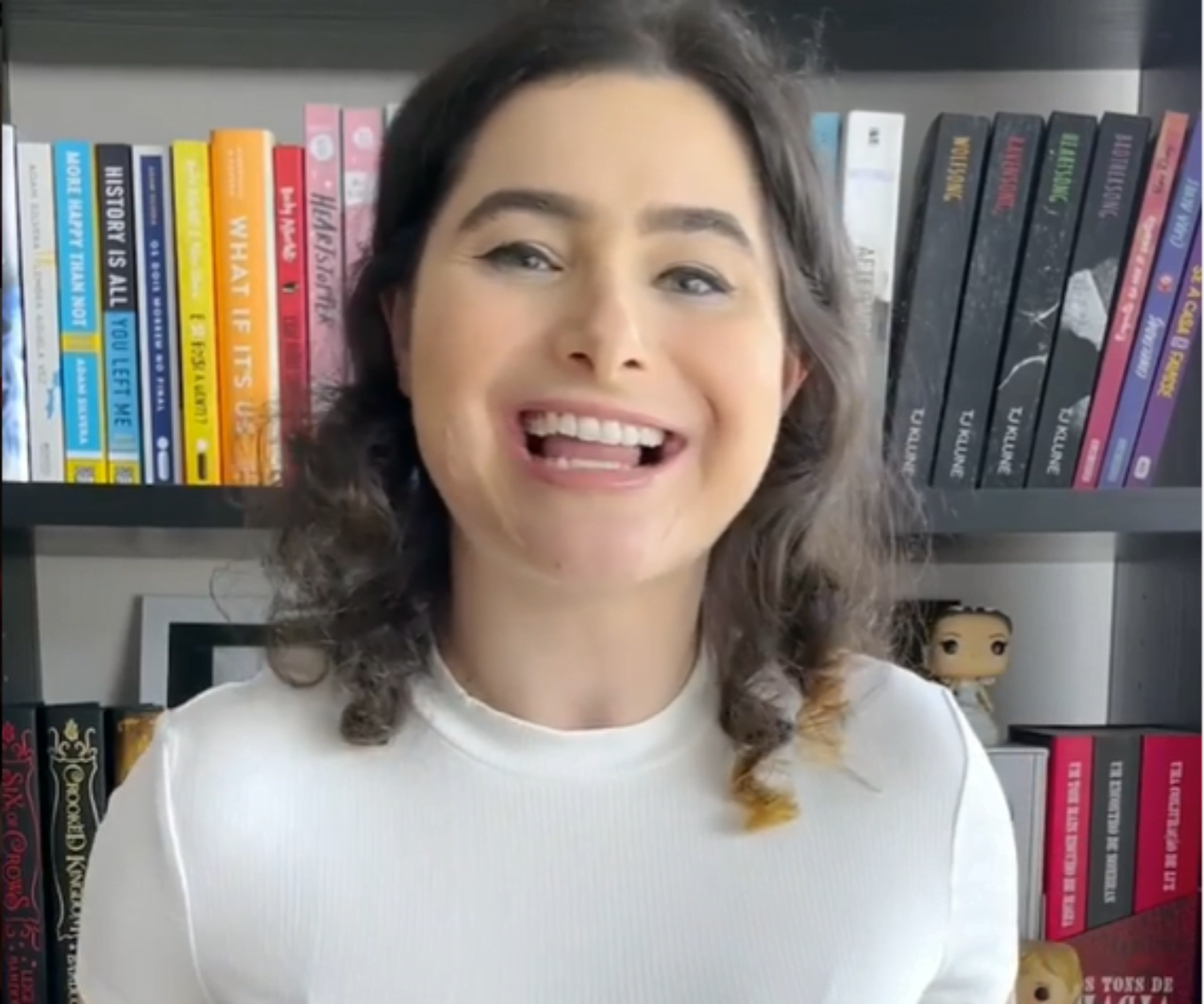 Alice Aquino divulga parceria entre HBO Max e Claro