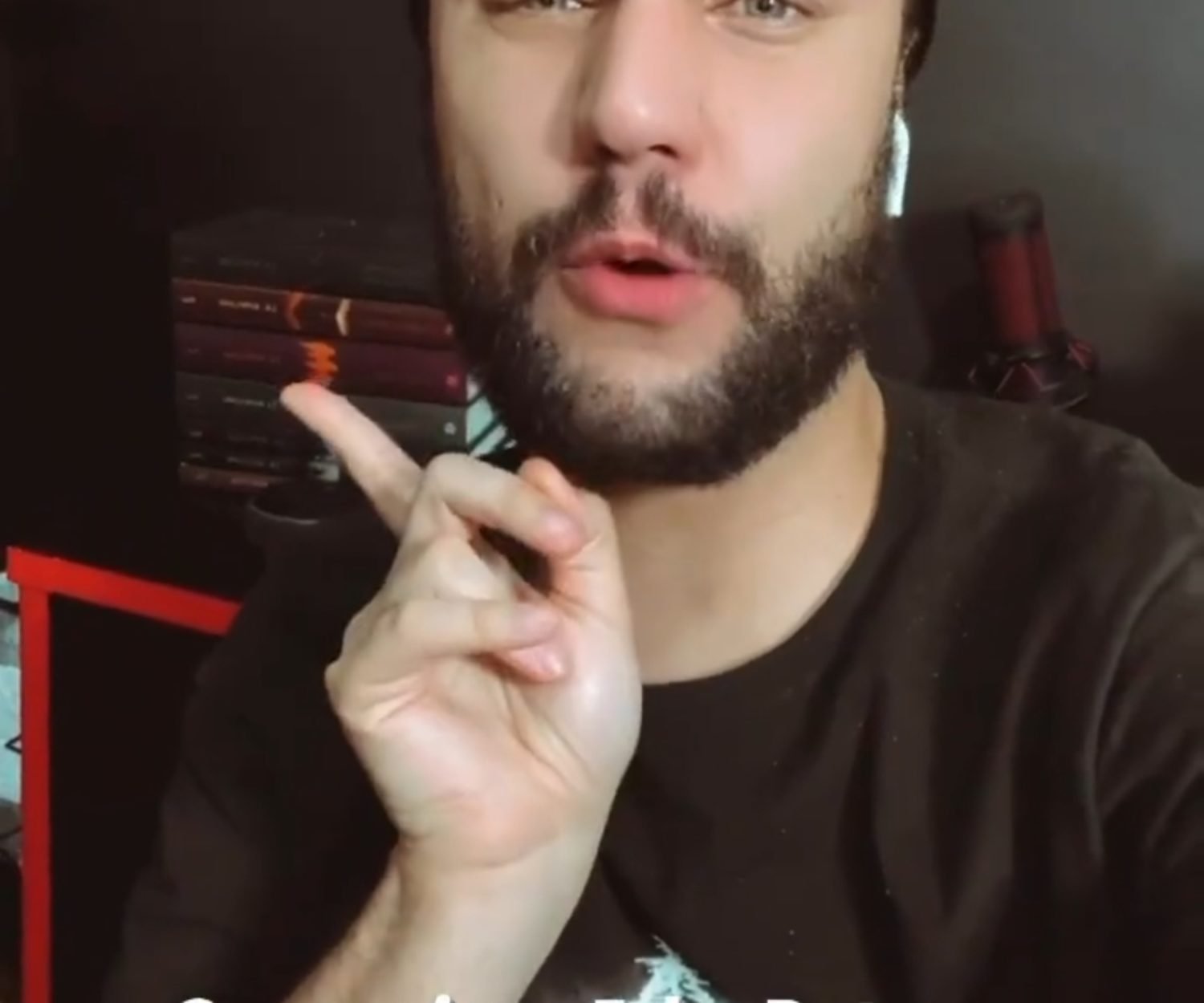 Thiego Novais divulga oferta da Amazon