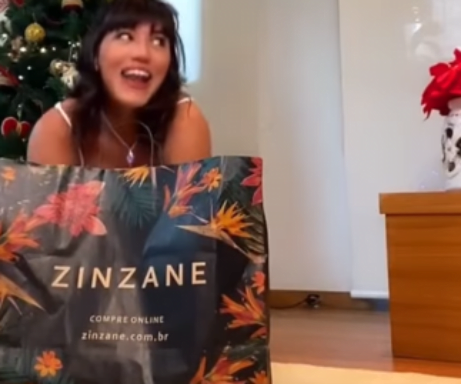 Tati Infante divulga looks da Zinzane