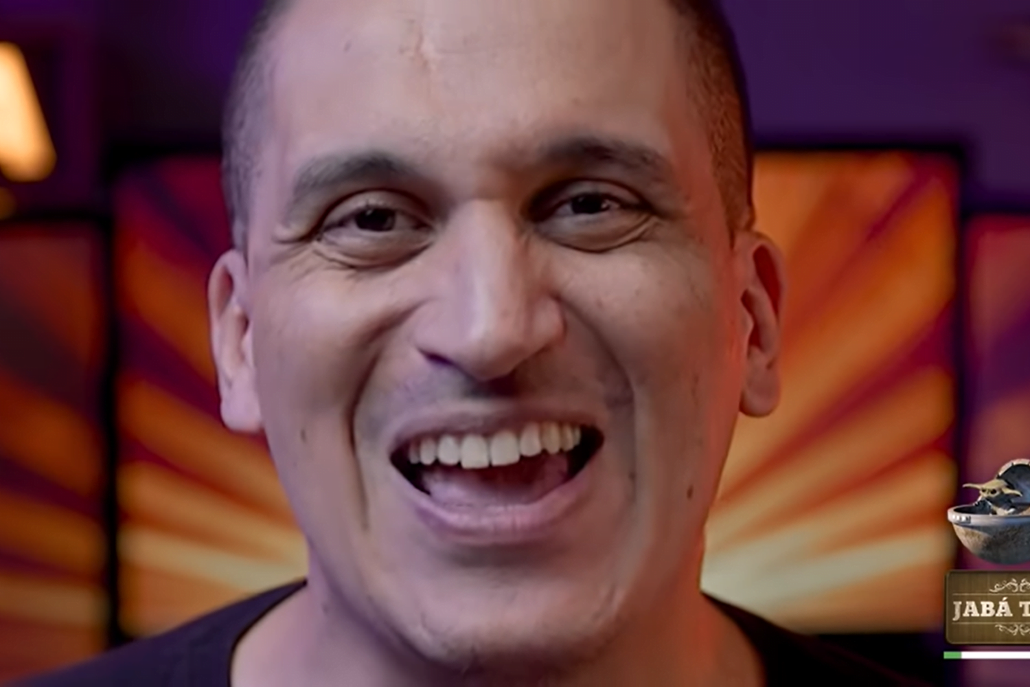 Gaveta e a edição online da Invideo