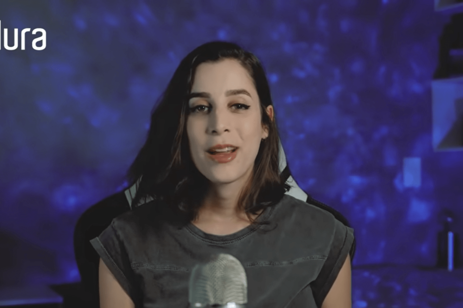 Bela Eichler apresenta a Alura para os futuríscos