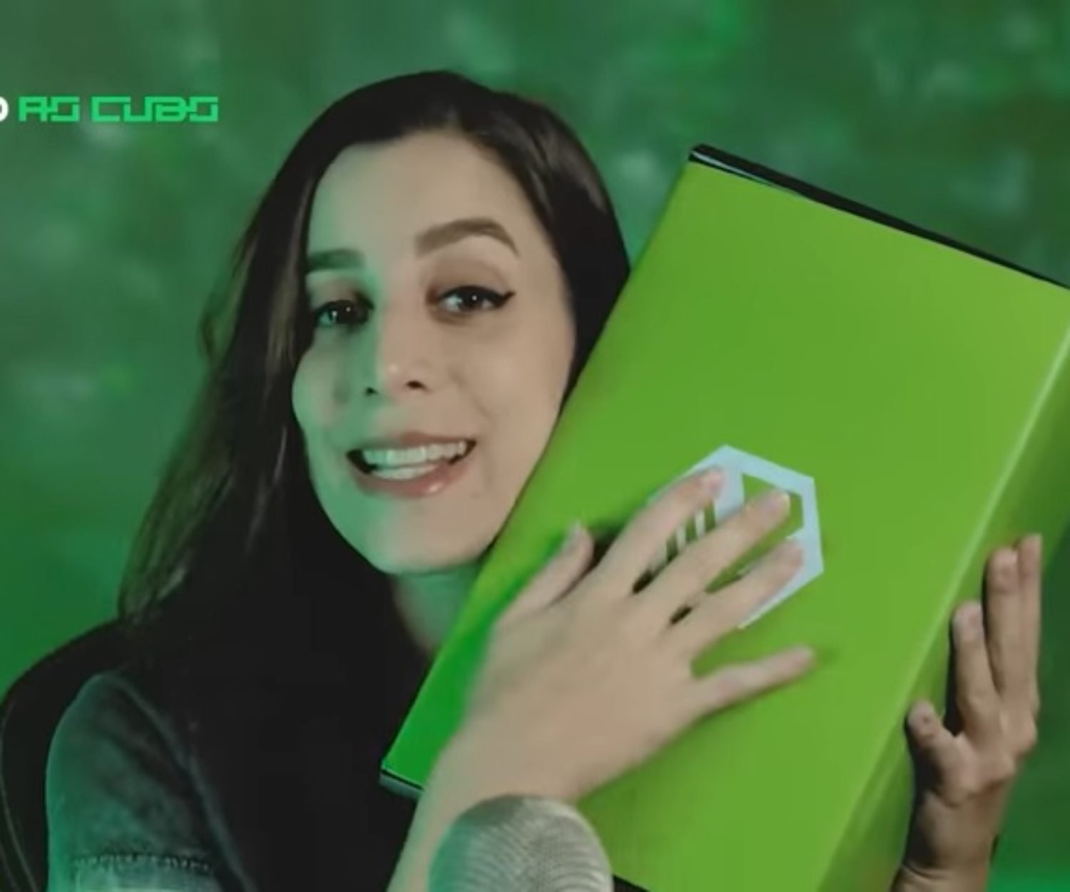 Bela Eichler apresenta a Nerd ao Cubo no canal Futurices