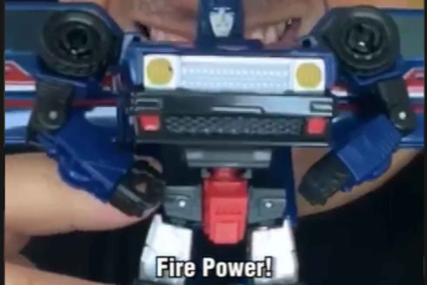 Gaveta faz divulgação da nova linha de brinquedos Legacy da Hasbro para fãs e colecionadores de Transformers.